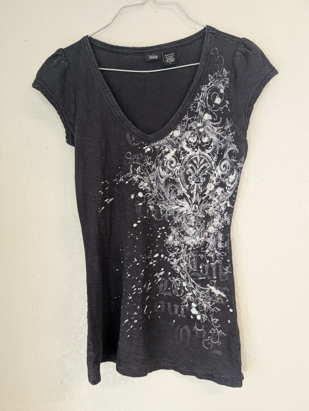 Y2K Vanity Short Sleeve V-Neck Tee L Black Silver Glitter Grunge Vtg Graphic